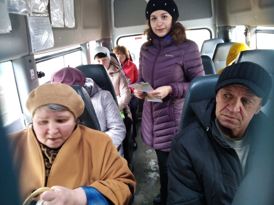Young mom stuck her mouth to all passengers on the bus only by the exact phrase