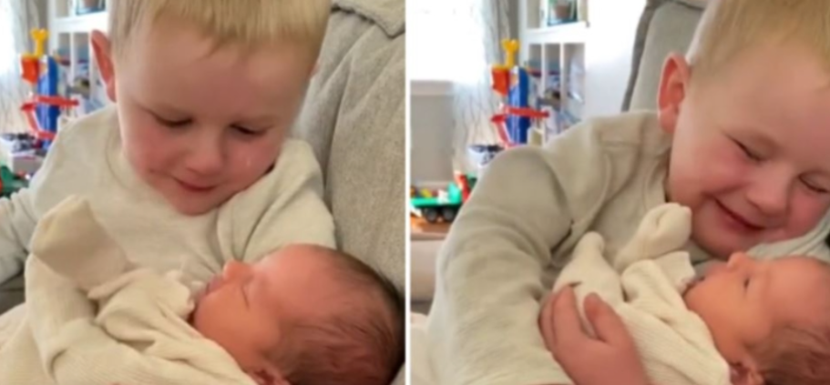 The tears of a boy who holds his newborn sister in his arms touched the hearts of millions of people around the world.